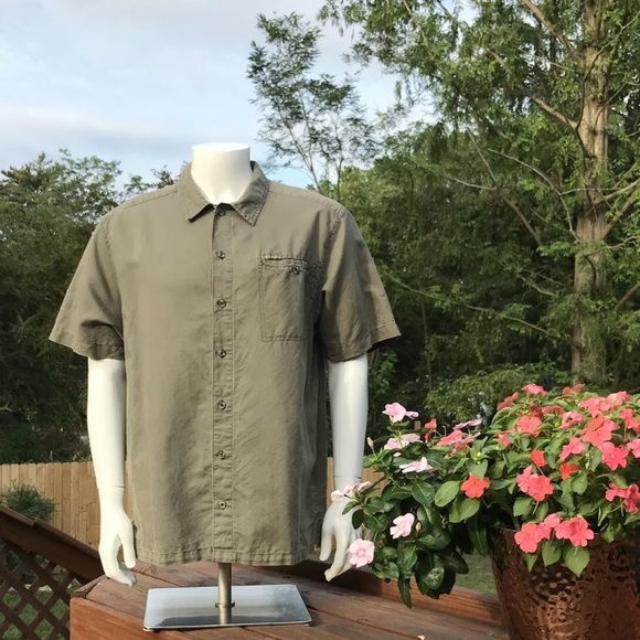 SOLD Columbia Men's Short-Sleeve Shirt L Army Green Front Pocket - Picture 3 of 8